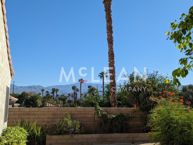Building Photo - Four Bedroom Oasis - With Solar!