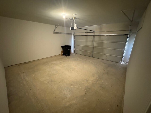 Building Photo - 3906 Deledda Dr