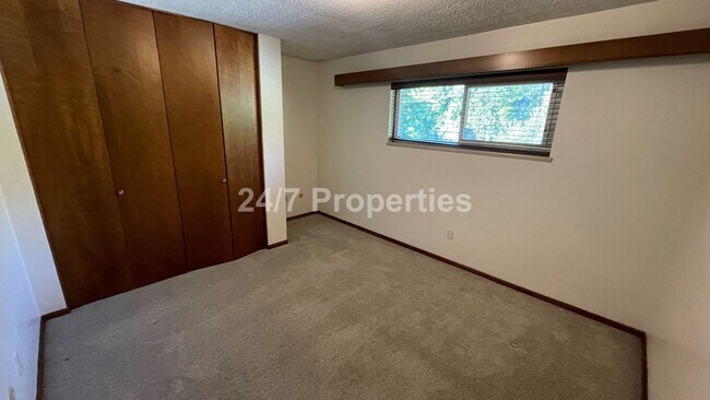 Building Photo - Beautiful 1 BD | 1 BA Apartment with a Vie...