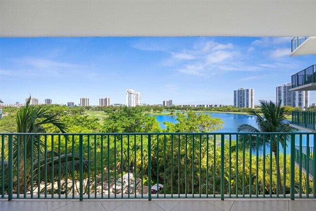 Building Photo - 20000 E Country Club Dr