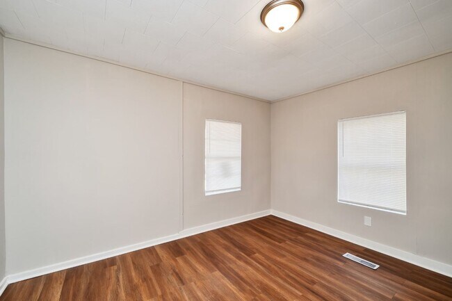 Building Photo - Bessemer Gem! Modern Renovation, Huge Living Room, Great Location