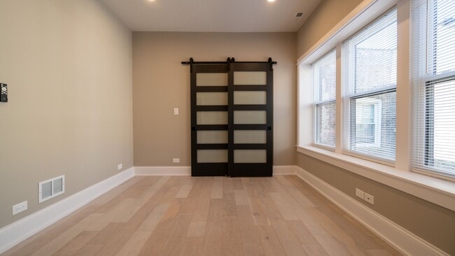 Building Photo - Stunning 3-Bedroom, 2-Bath Gem with In-Unit Washer/Dryer! Discover Uptown Living.