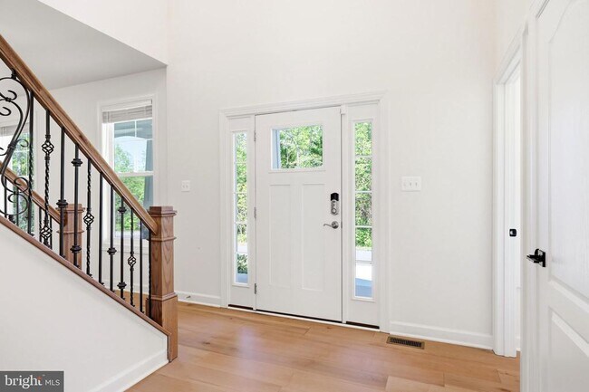 Building Photo - 301 Kingdom Dr