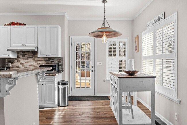 Building Photo - 66 Woodmont Ln