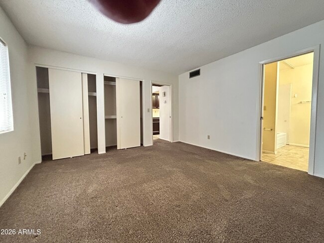 Building Photo - 1032 E Villa Maria Dr