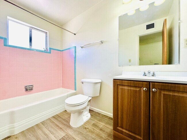 Building Photo - $400 Off Move In Special! Spacious 1 Bedro...