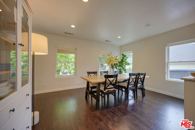 Building Photo - 2241 S Beverly Dr