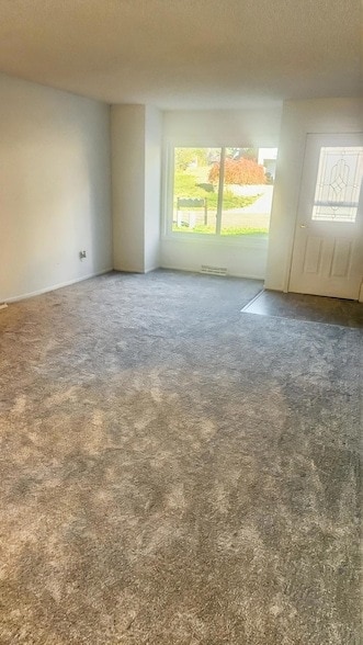 Building Photo - 9 Heights Rd NE