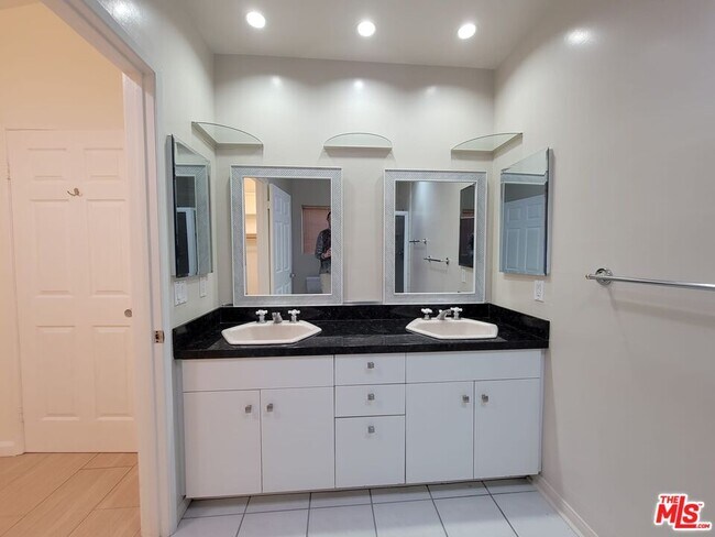 Building Photo - 4214 Lafayette Pl