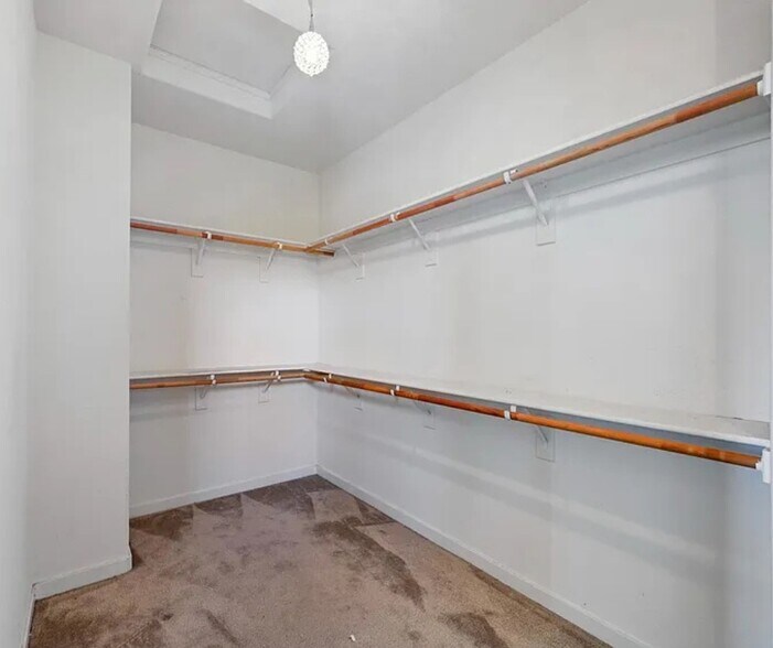 Building Photo - 5401 Kaitlyn Pl