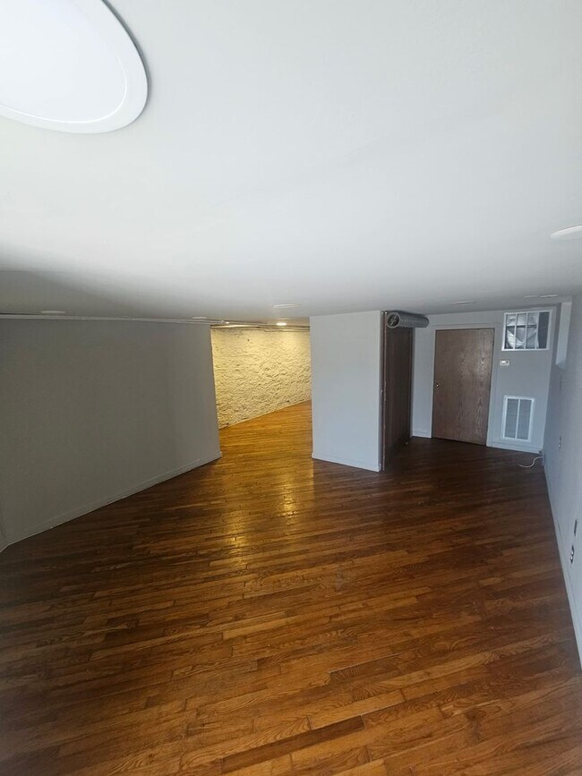 Building Photo - 1337 S Vandeventer Ave