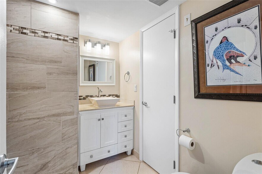 Building Photo - 3111 Oakland Shores Dr