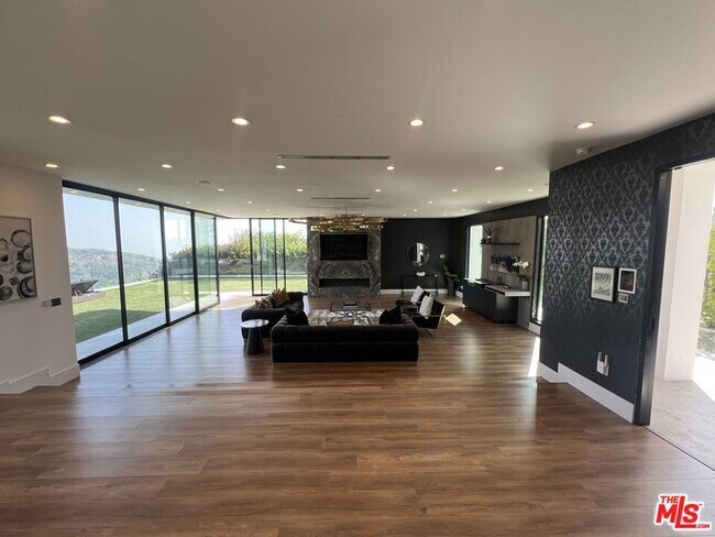 Building Photo - 2110 Hercules Dr