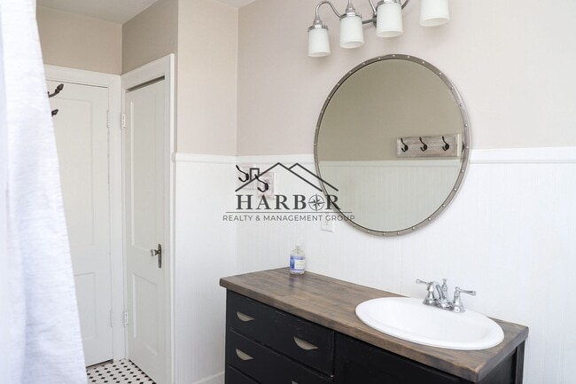 Building Photo - 3 Bedroom Single Family Home in SE Rochester