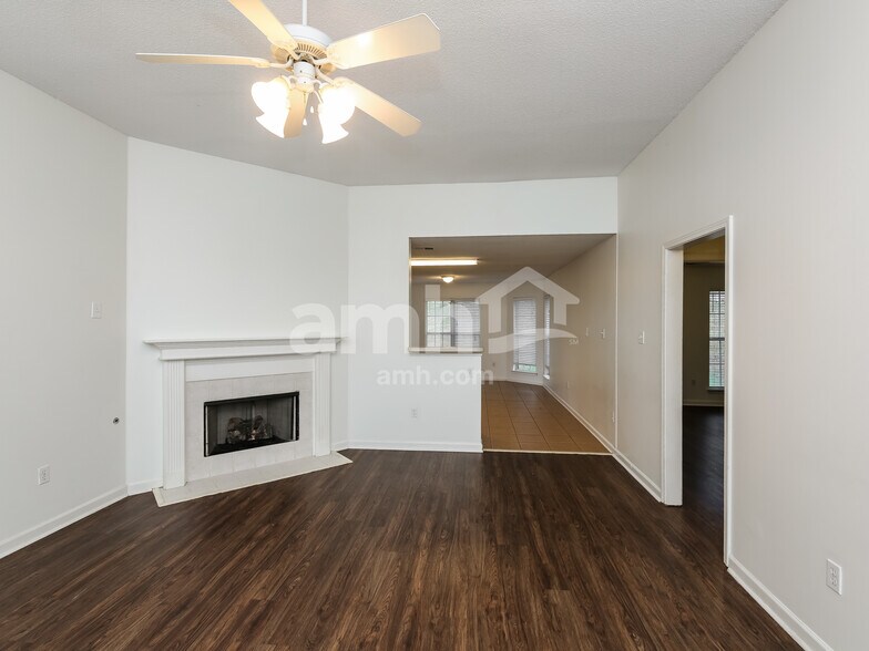 Building Photo - 660 Timber Creek S