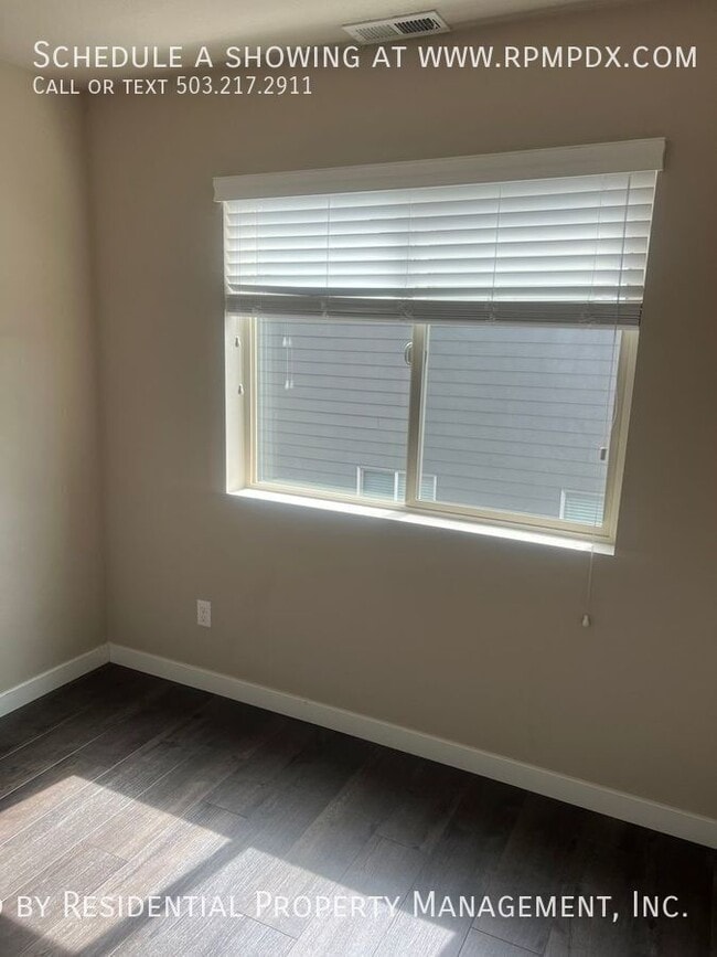 Building Photo - 14075 SW Compass Dr