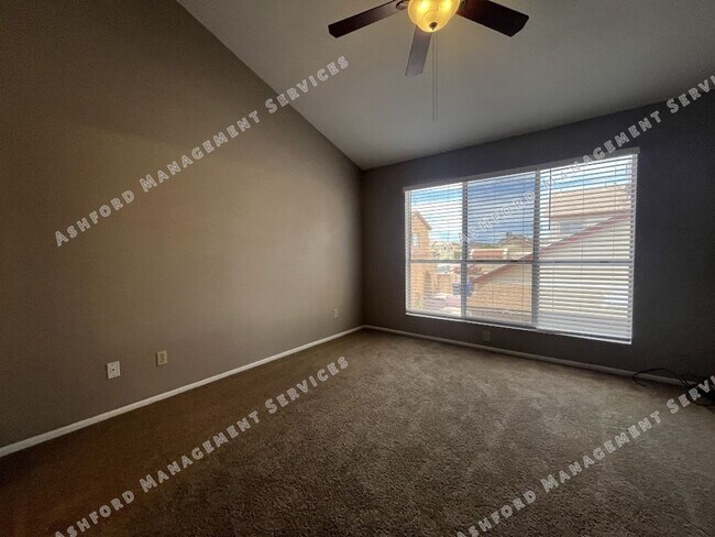 Building Photo - Charming 3 Bedroom, 2.5 Bath Home in North...