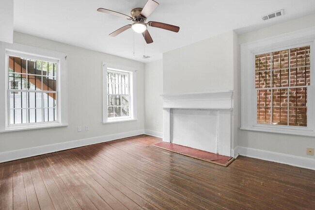 Building Photo - 703 Barnard St