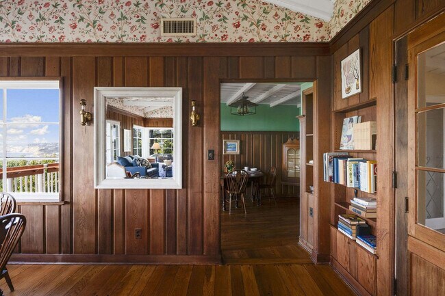 Building Photo - 1850 Castellana Rd