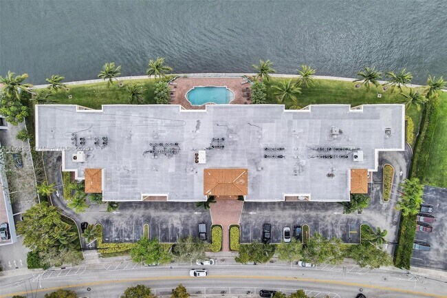 Building Photo - 201 Golden Isles Dr