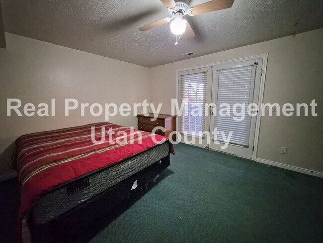 Building Photo - 22 W 400 N St