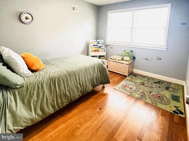 Building Photo - 12826 Camellia Dr