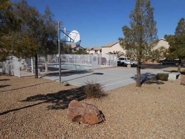 Building Photo - Townhome in Henderson