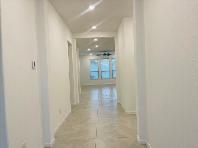 Building Photo - 3708 Rock Ledge Dr