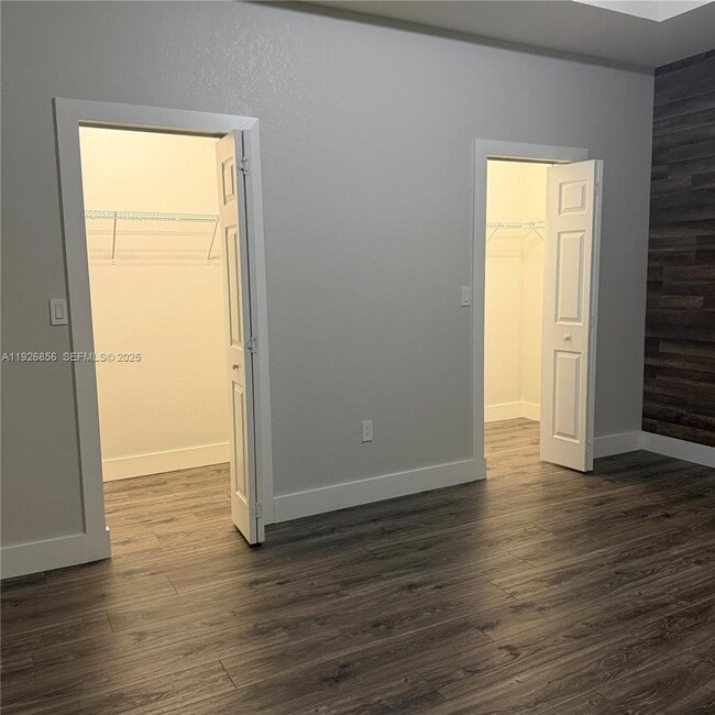 Building Photo - 10320 W 33rd Ln