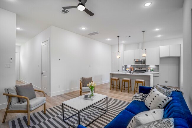 Building Photo - 4201 Oats St