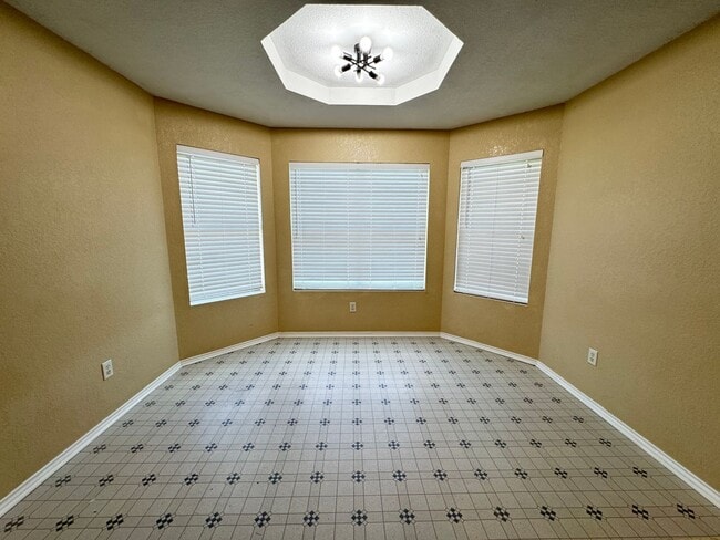 Building Photo - 5104 Bridle Dr