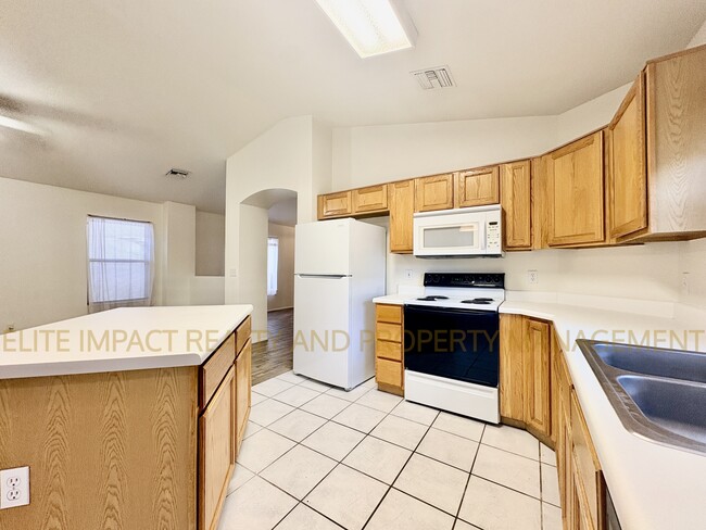 Building Photo - 9073 E Muleshoe St