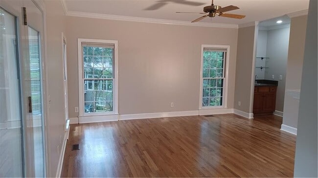 Building Photo - 5190 Southlake Dr