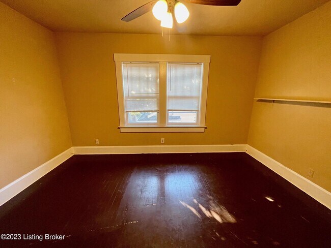 Building Photo - 2015 E Oak St