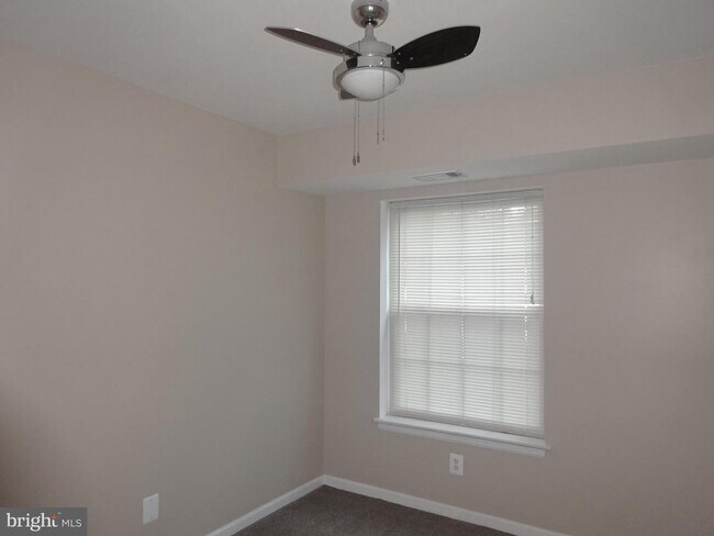 Building Photo - 5801 Cove Landing Rd