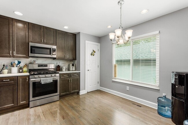 Building Photo - 6930 Avery Rd