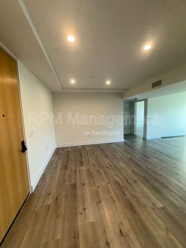 Building Photo - 5923 Laurel Canyon Blvd