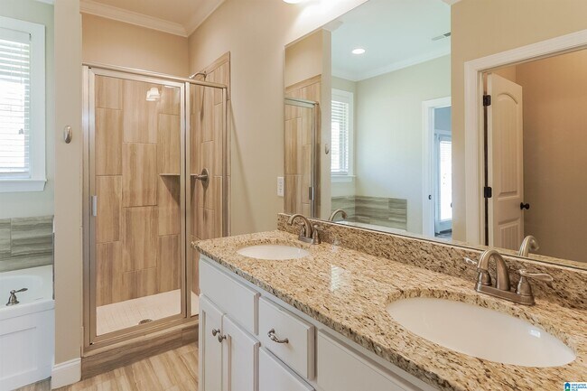 Building Photo - 1029 Edgewater Ln