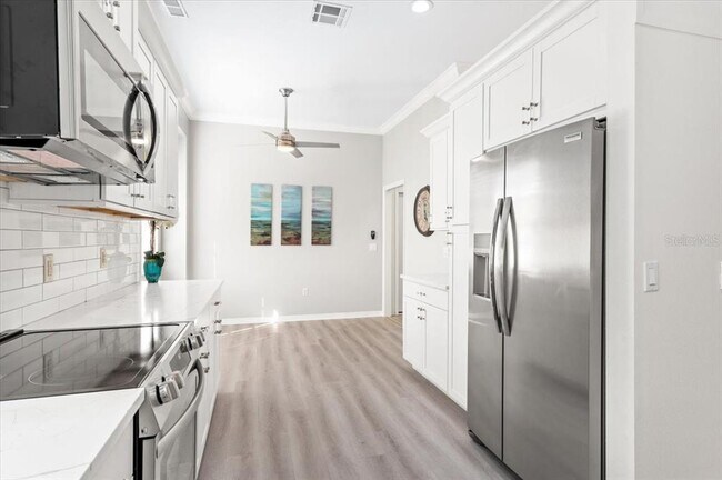 Building Photo - 700 Silk Oak Dr