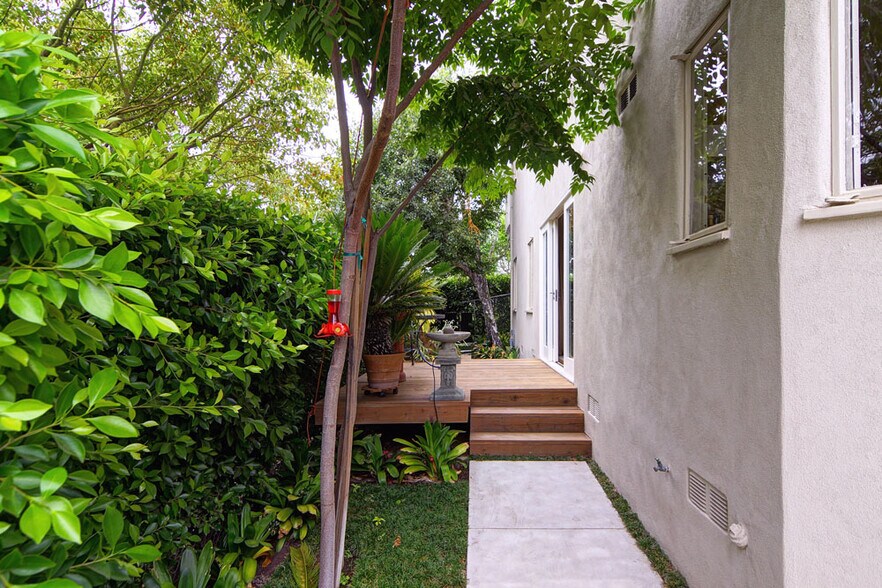 Building Photo - 755 N Harper Ave