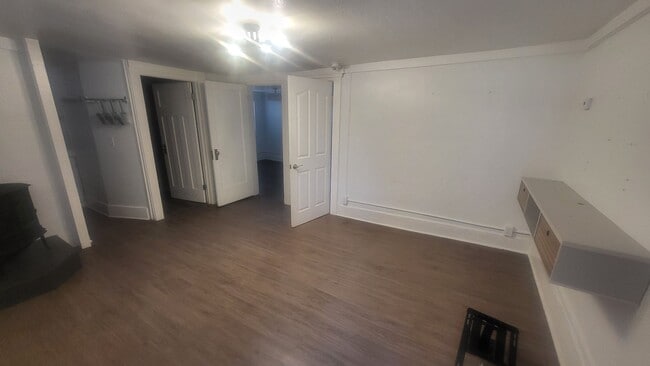 Building Photo - KK-137
