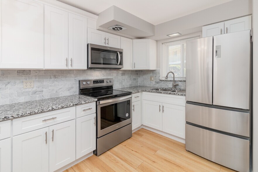 Building Photo - 1041 N Northwest Hwy