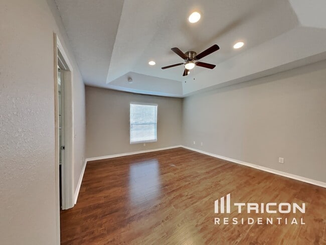 Building Photo - 1240 Fleetwood Dr NW
