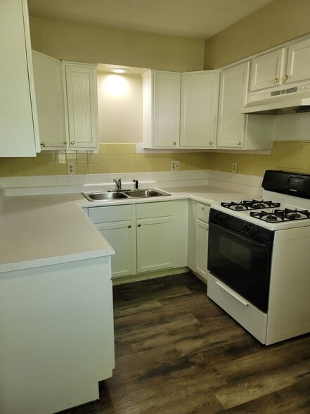 Building Photo - 105 College Park Ct