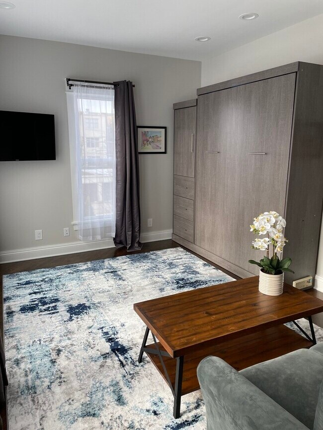 Primary Photo - 433 Wisconsin Ave