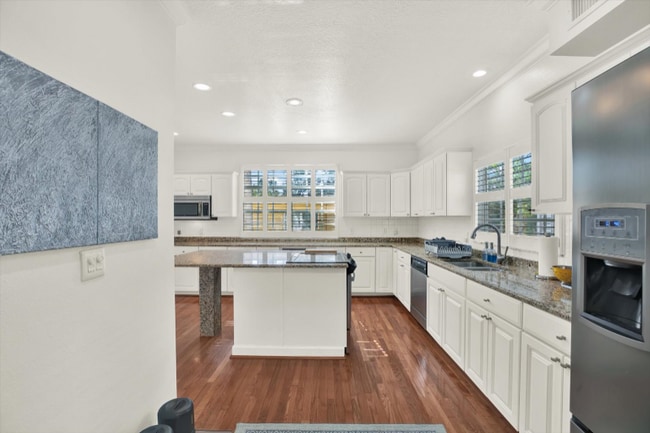 Building Photo - 3006 W Julia St