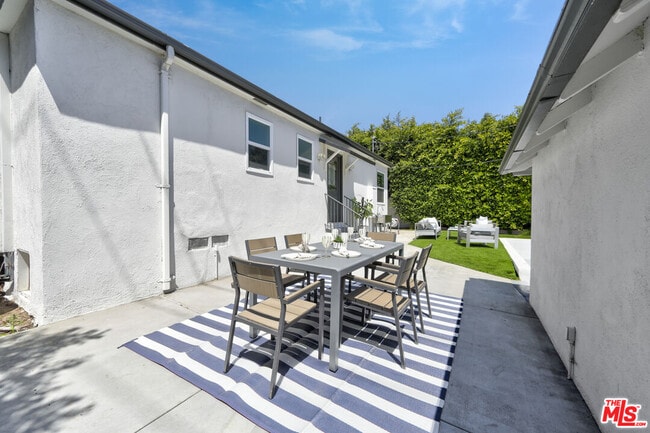 Building Photo - 344 S Camden Dr