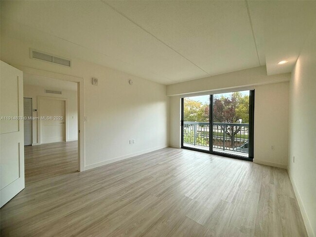 Building Photo - 2285 SW 27th St