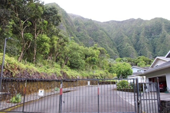 Building Photo - Beautiful 3 Bedroom 2.5 Bath house in Gate...