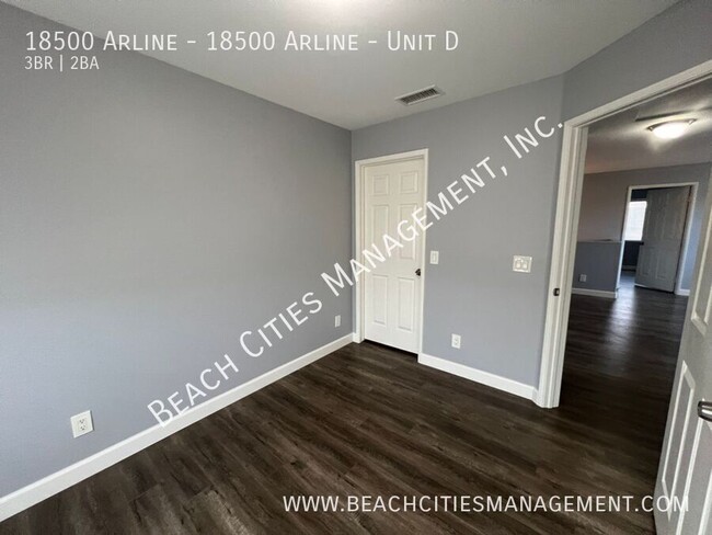 Building Photo - Remodeled 3 Bed, 2.5 Bath Town Home with A...